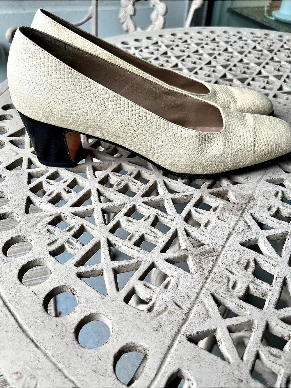 Salvatore Ferragamo Textured Pumps in Cream